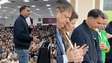 Flávio Bolsonaro ora pelo pai e Tarcísio prega em culto em São Paulo