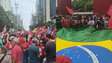 Apoiadores acompanham caminhada de Lula no último ato antes do 1º turno em SP