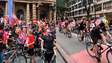 Apoiadores de Lula realizam bicicletaço em frente ao Theatro Municipal de São Paulo