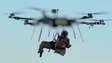 Militares ucranianos realizam resgate inédito de soldado ferido com drone aéreo