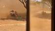 Veja idoso de 80 anos sentado em meio a redemoinho de areia no Piauí; vídeo viraliza