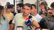 Flávio Bolsonaro chega para votar em escola na Zona Norte no Rio de Janeiro