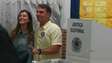 Beijo na esposa e agradecimentos: veja como foi o momento do voto de Flávio Bolsonaro