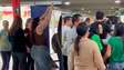 Eleitores batem boca durante votação de Tarcísio de Freitas em São Paulo