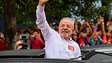 Lula derrota Flávio Bolsonaro e irá governar o Brasil em um quarto mandato, projeta Datafolha