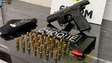 Pistola sem registro e 31 munições são apreendidas pelo Choque no bairro Floresta
