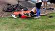 Batida frontal entre bicicletas deixa rapazes feridos