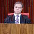 Mendonça manda redes removerem posts que associam Flávio à título de padroeira