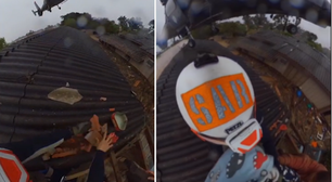 Exército resgata bebê pelo telhado durante alagamento, e vídeo emociona internautas