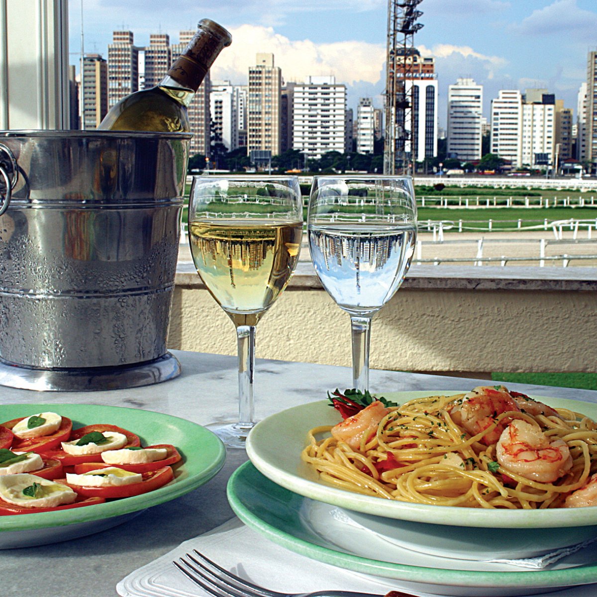 Jockey Club De Sao Paulo E Point De Gastronomia E Badalacao
