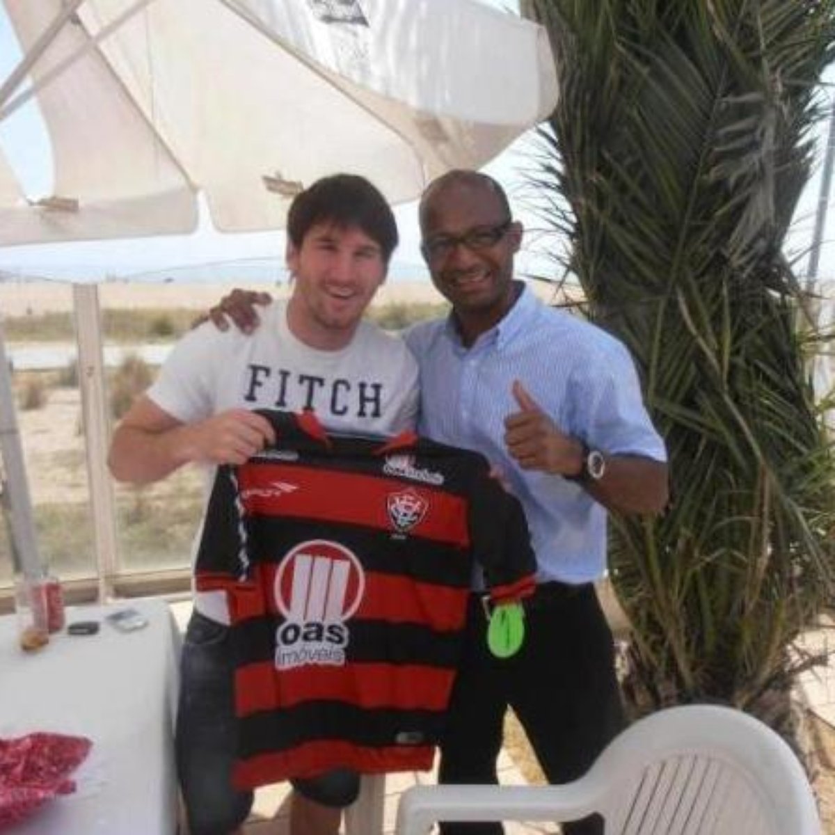 Messi com a camisa do bahia
