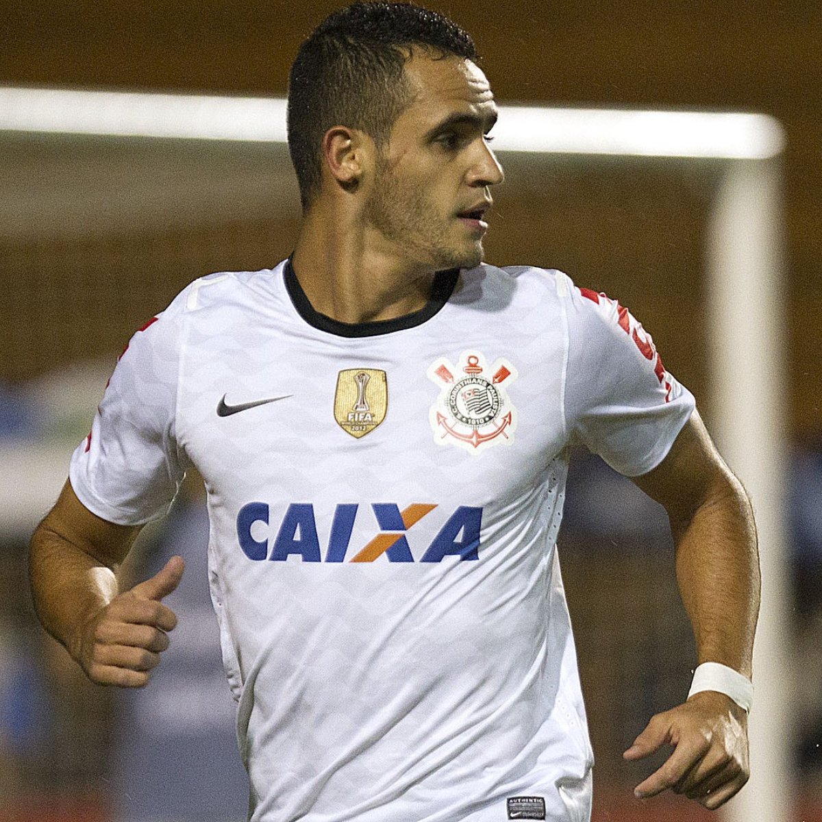 Renato Augusto Trabalha Para Equilibrar Os Musculos No Corinthians