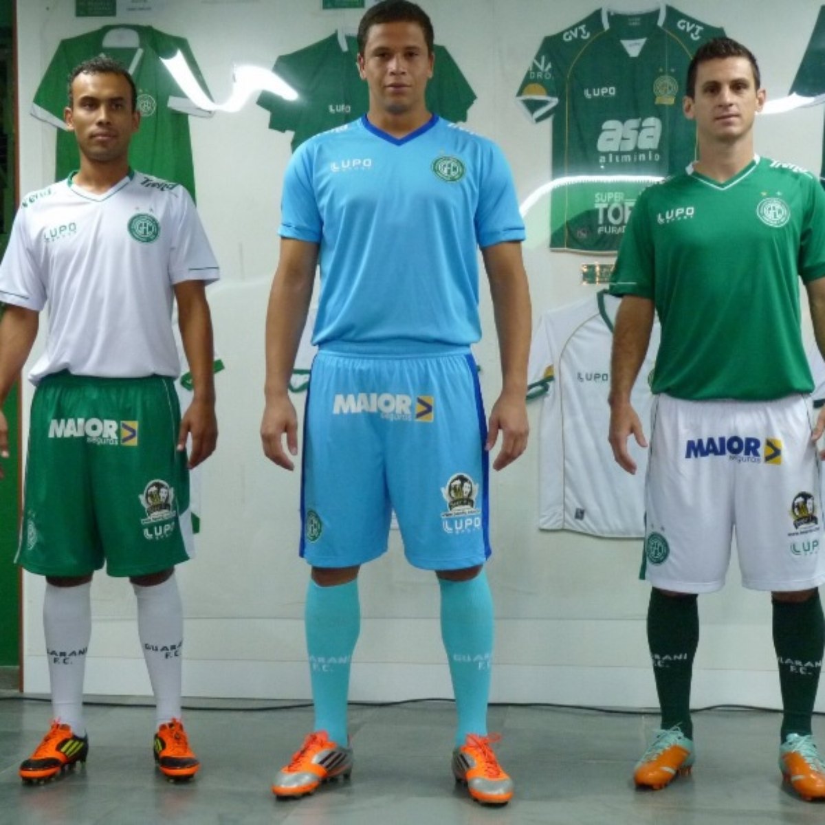 Guarani lança novo uniforme; estreia será contra o Caxias