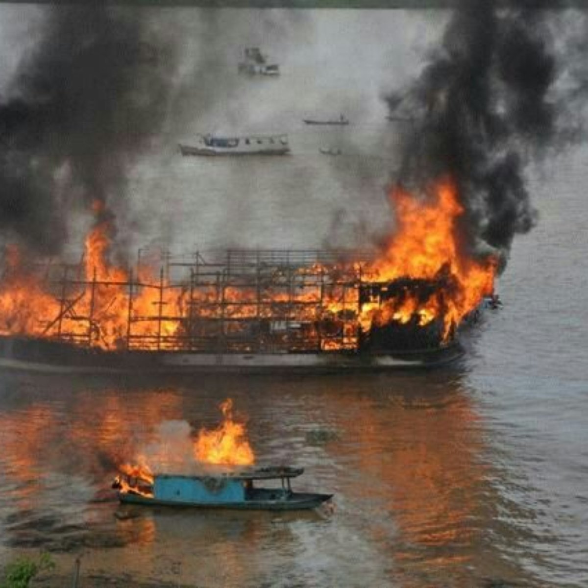Barco Com Gasolina Explode No Interior Do Am E Deixa 2 Pessoas Feridas