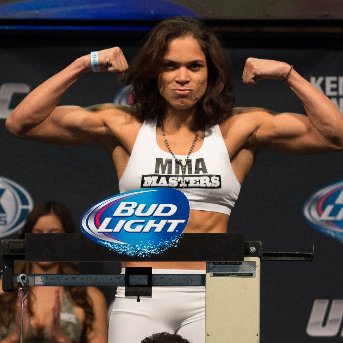 Brasileiro Bate Peso E Brinca Com Ring Girls Em Pesagem Do Ufc