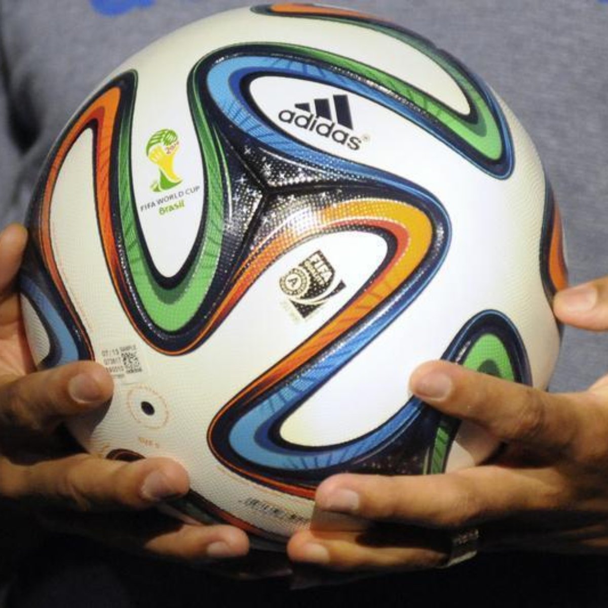Мяч adidas Brazuca финал