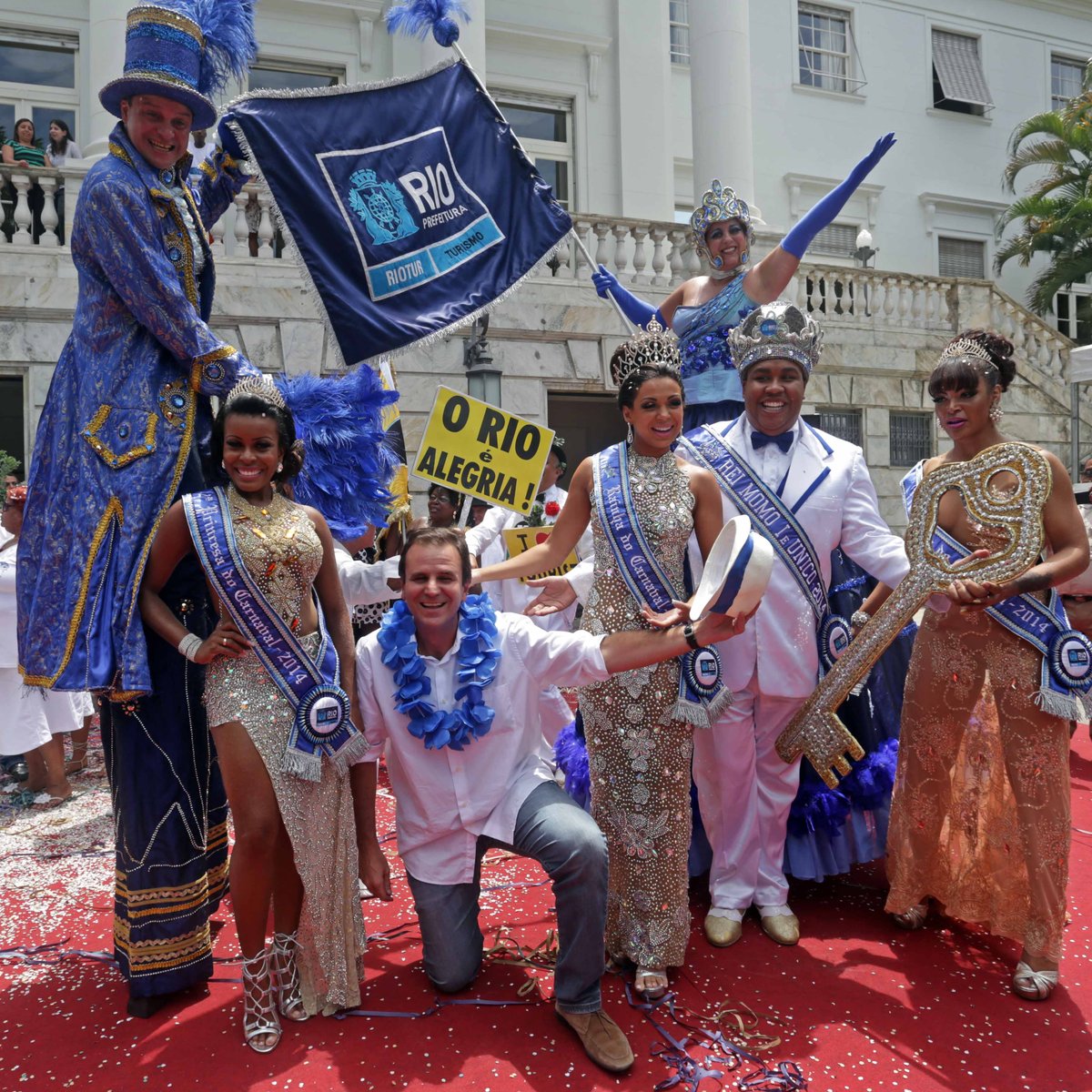 Rj Eduardo Paes Entrega A Chave Da Cidade Ao Rei Momo