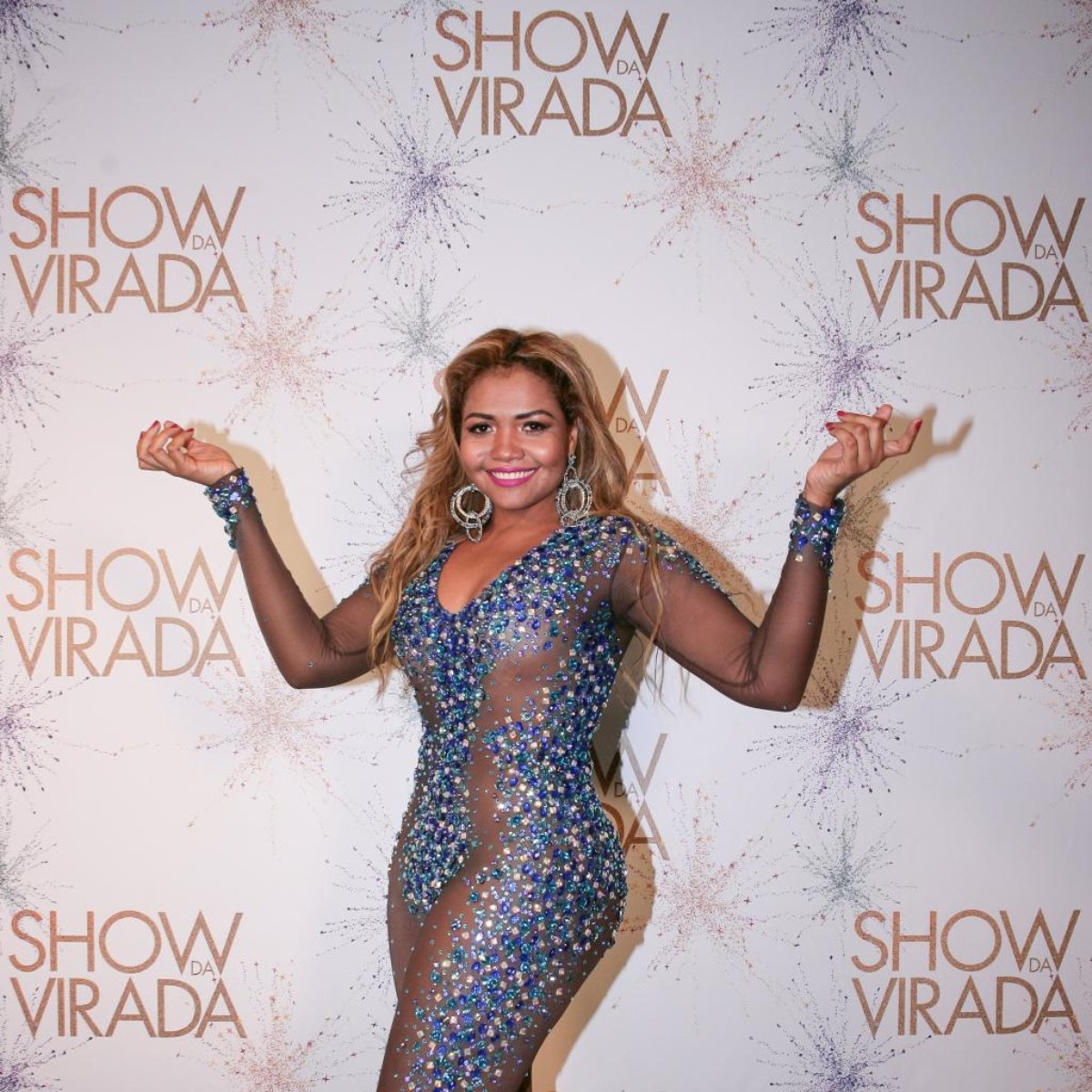 Bad Look Gaby Amarantos Exagera Com Macacao Transparente
