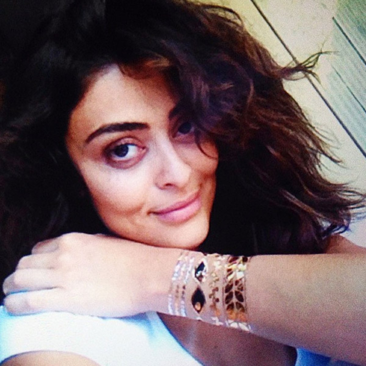 Atriz com tatuagem no braço apanhador desonho Juliana Paes Adere A Moda Da Tatuagem Metalica No Braco
