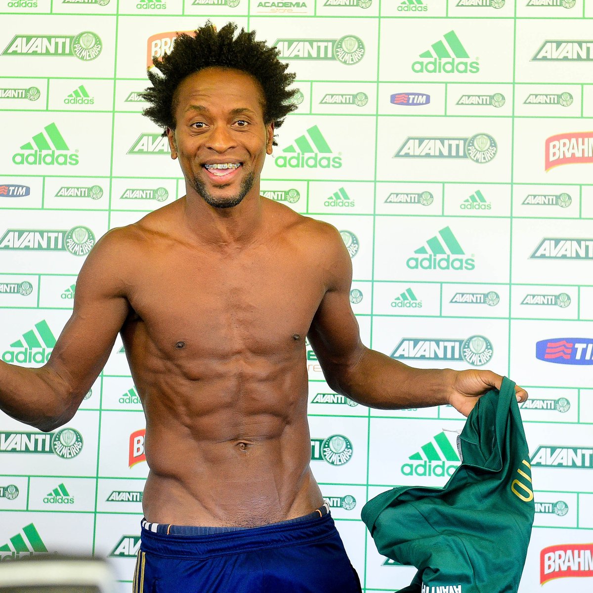 Garotão", Zé Roberto Se Gaba De Físico E Quer Jogar Até 45