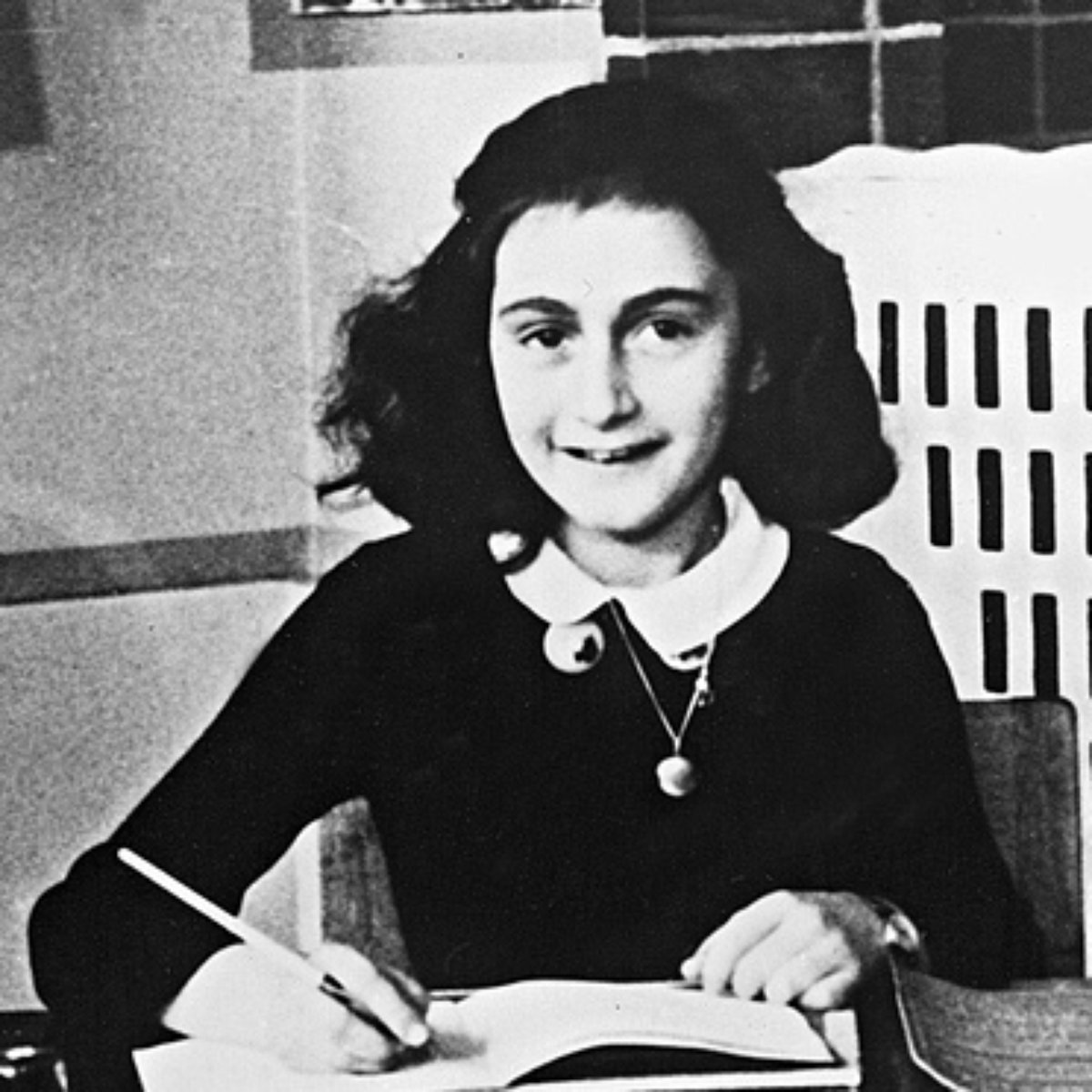 Holocausto Veja 10 Frases Inspiradoras De Anne Frank