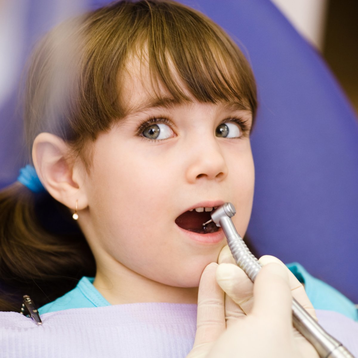 Medo 5 Dicas Para Levar Seu Filho Ao Dentista Sem Traumas Ir ao dentista para tratar dos dentes prenuncia sonhar arrancando dente pode representar que voce sofrera alguns prejuizos economicos, como se estivessem extraindo dinheiro de voce. levar seu filho ao dentista sem traumas