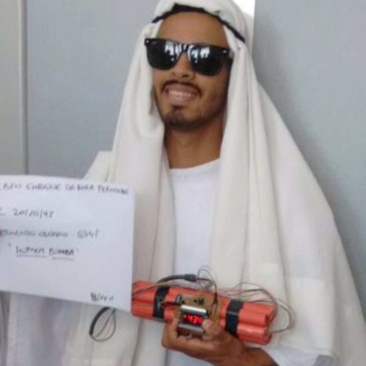 RS: preso humorista vestido de &aacute;rabe e com "bomba" em &ocirc;nibus