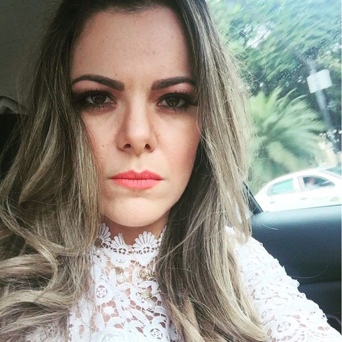 Ana P Valadao E Criticada Por Tirar Foto Em Velorio Da Avo