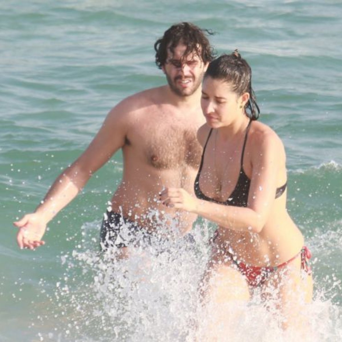 Giselle Itie Mostra Corpao E Troca Carinhos Com Guilherme Winter