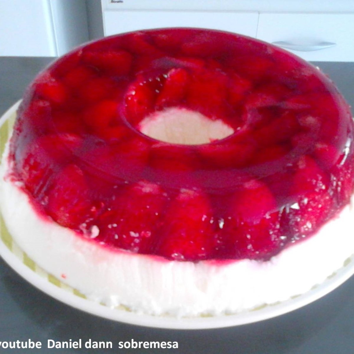 Sobremesa De Morango Com Gelatina E Pudim