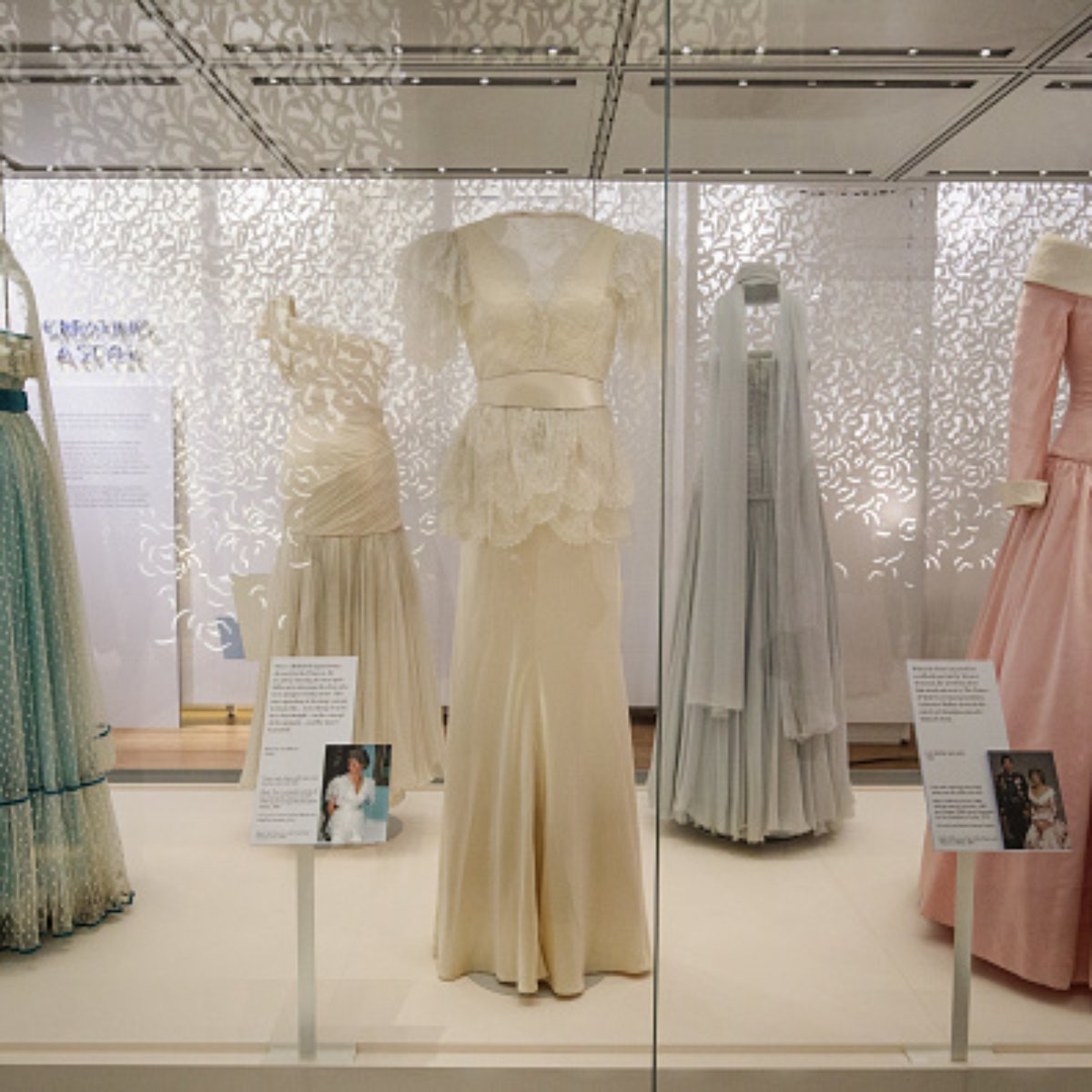 Roupas Da Princesa Diana Sao Expostas Nos 20 Anos Da Morte
