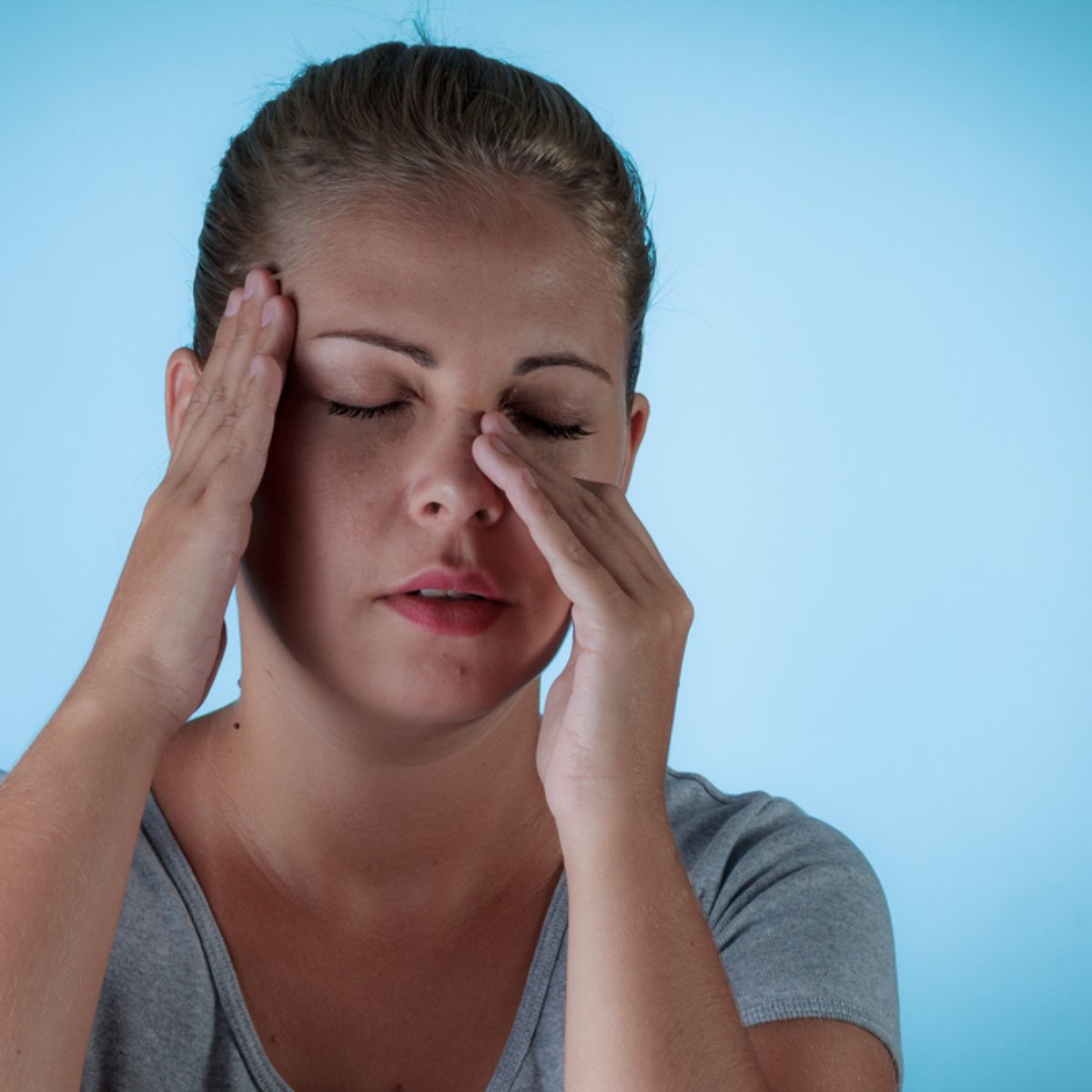 Olhos Ardendo Dor De Cabeça Nariz Entupido - Sobre os Olhos