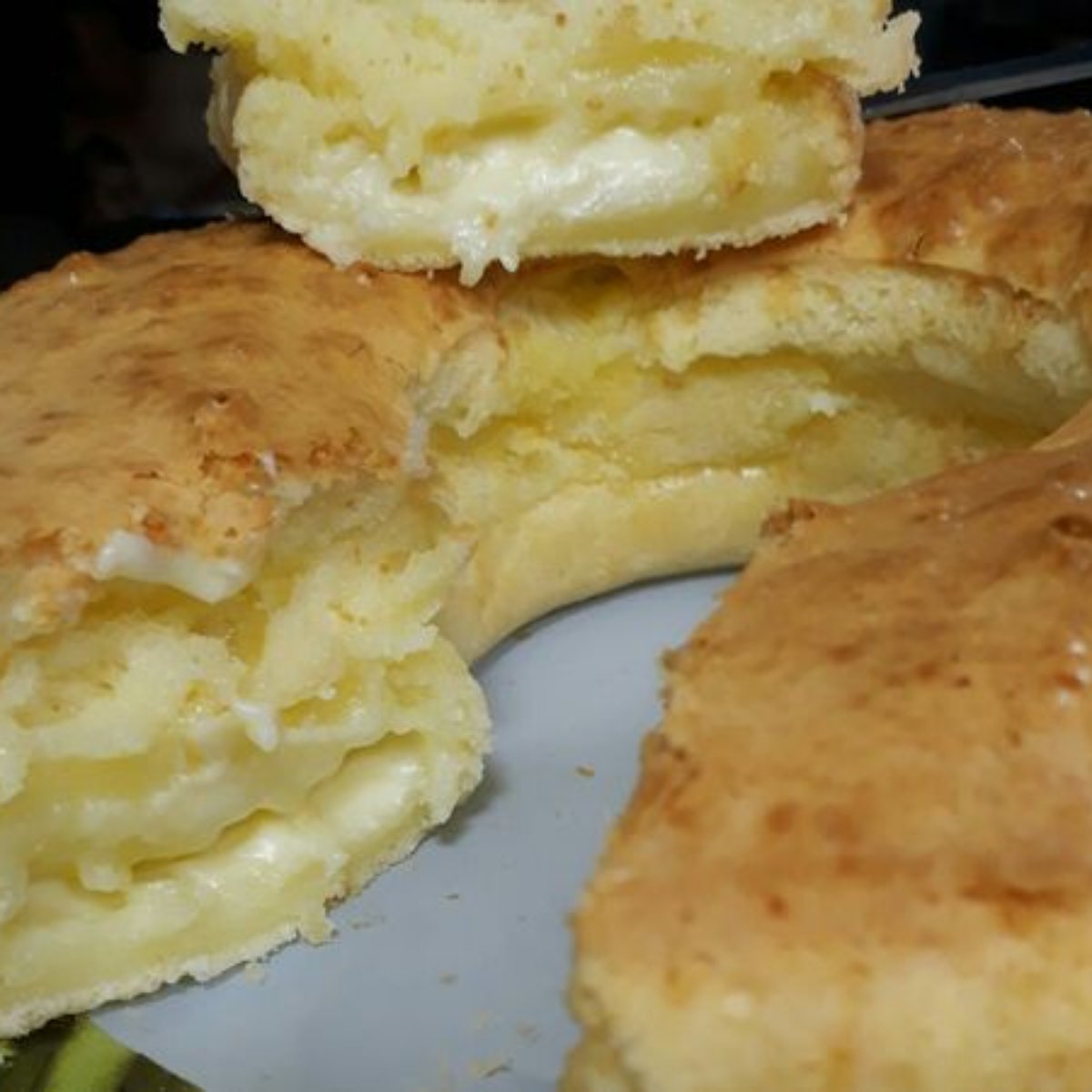 Pao De Queijo De Forma Recheado