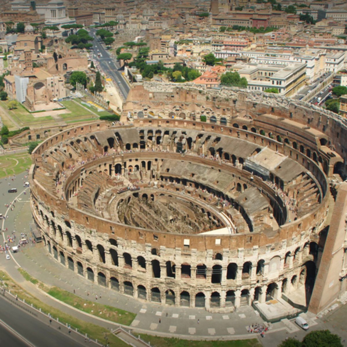 Turista Brasileiro E Detido Por Usar Drone No Coliseu