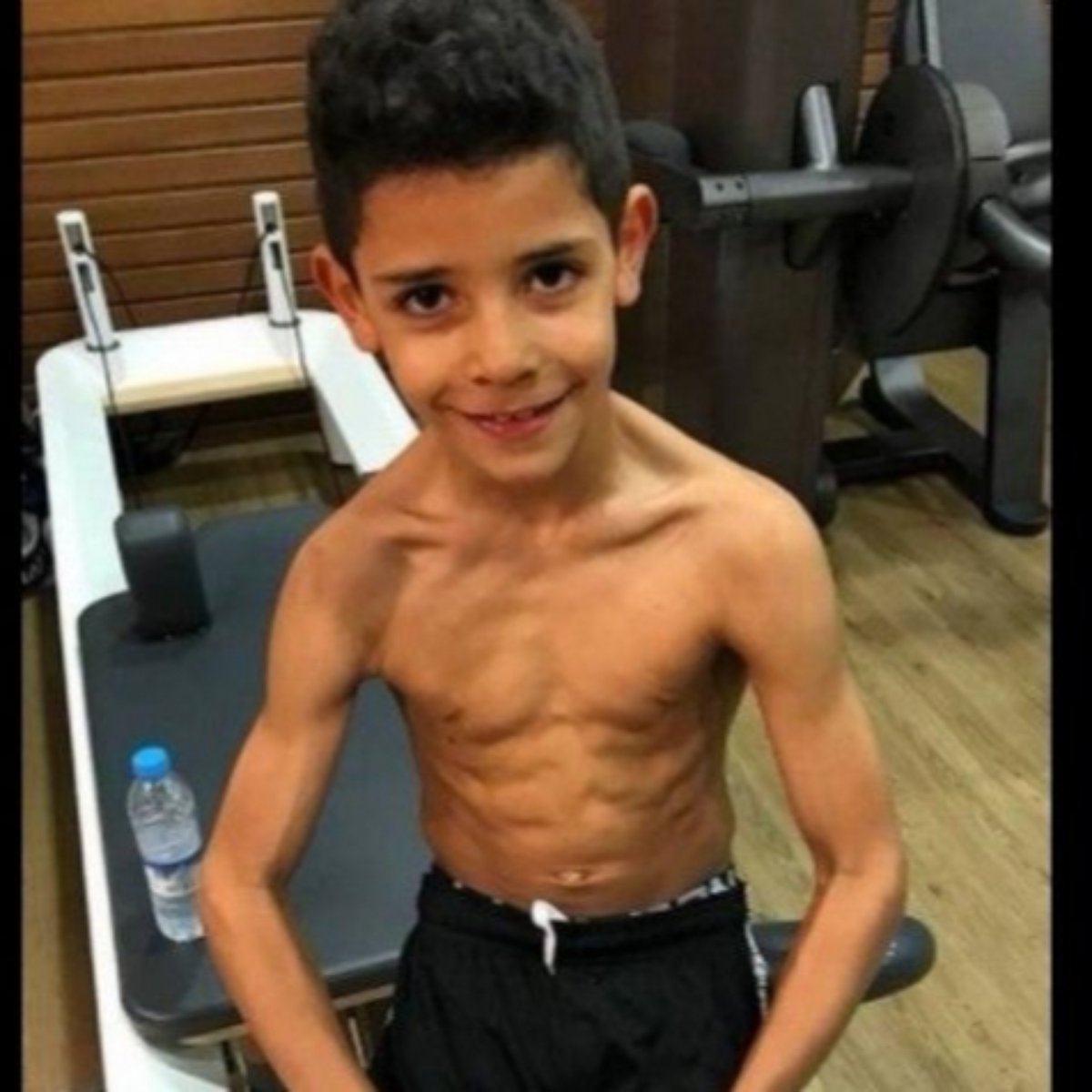 Filho De Cristiano Ronaldo Imita Famosa Pose Do Pai