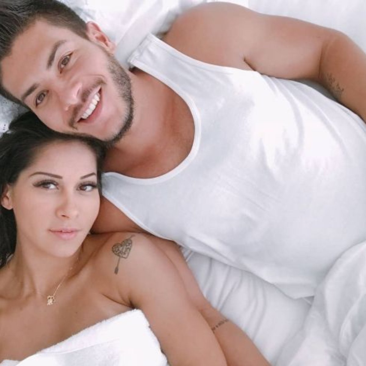 Grávida, Mayra Cardi esclarece pedido para não tocarem na barriga ...
