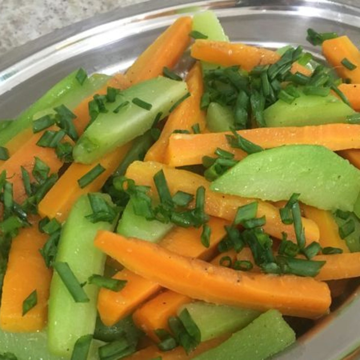 Salada De Chuchu Com Cenoura