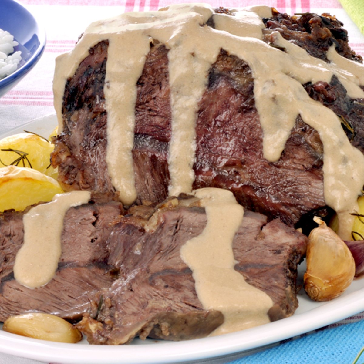 Carne Assada Com Molho Branco Pensando em servir uma saborosa carne assada no jantar? carne assada com molho branco