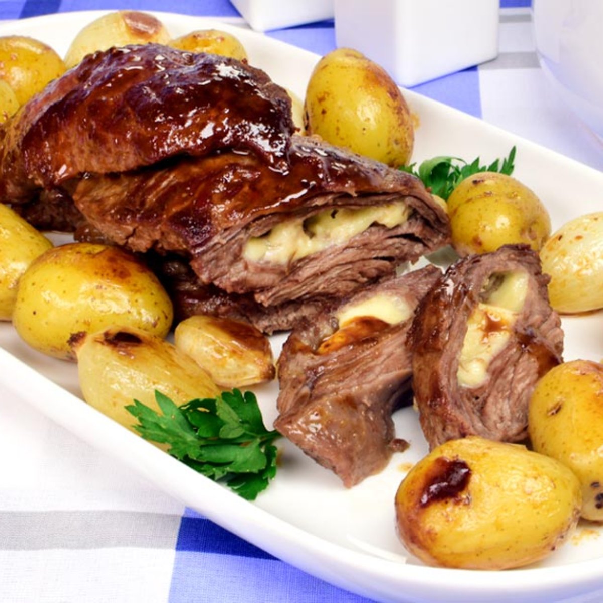 Fraldinha Assada Com Queijos Aqueça um pouco de óleo em uma frigideira e cozinhe espinafre até ficar bem molinho. fraldinha assada com queijos