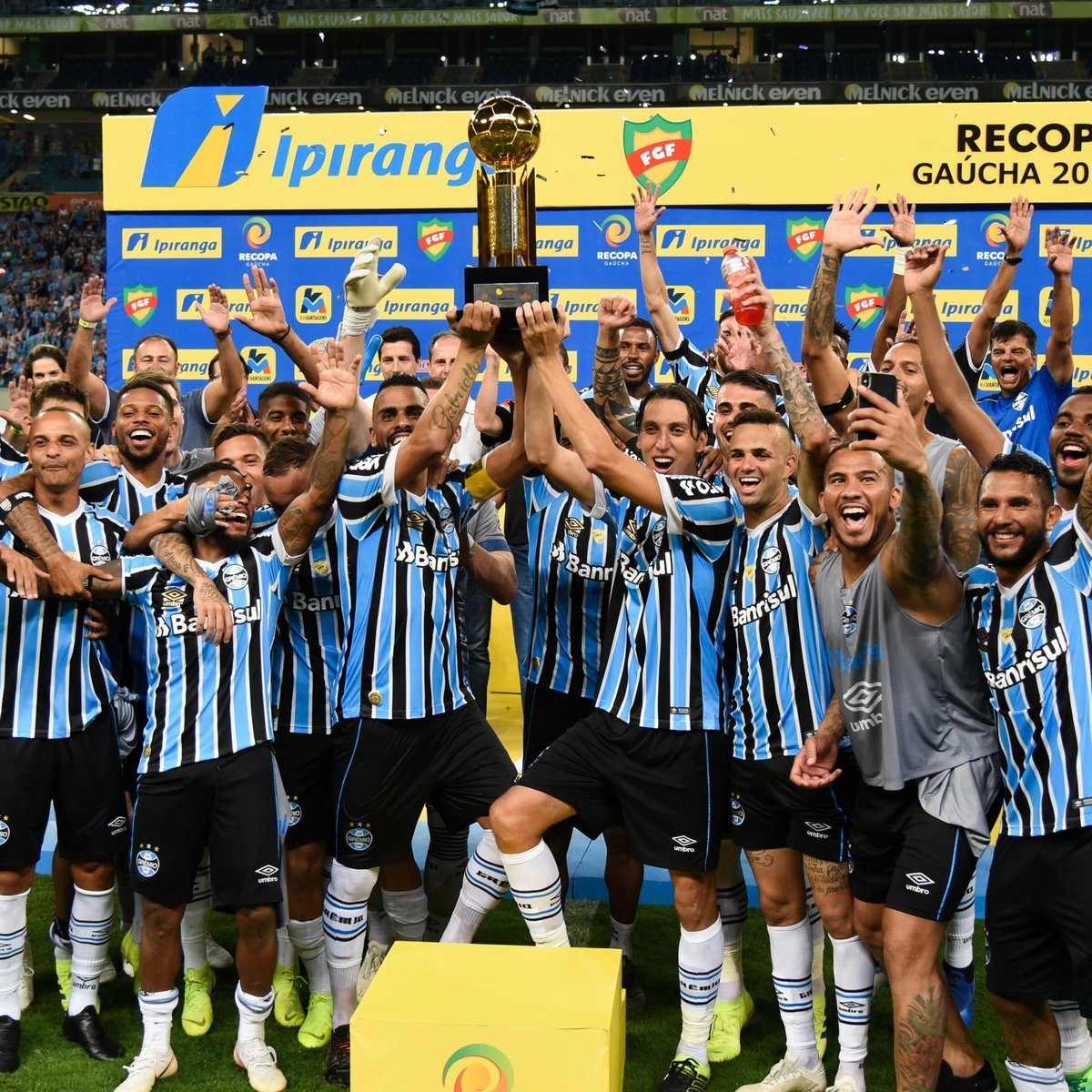 Gremio Goleia O Avenida E Fatura A Recopa Gaucha