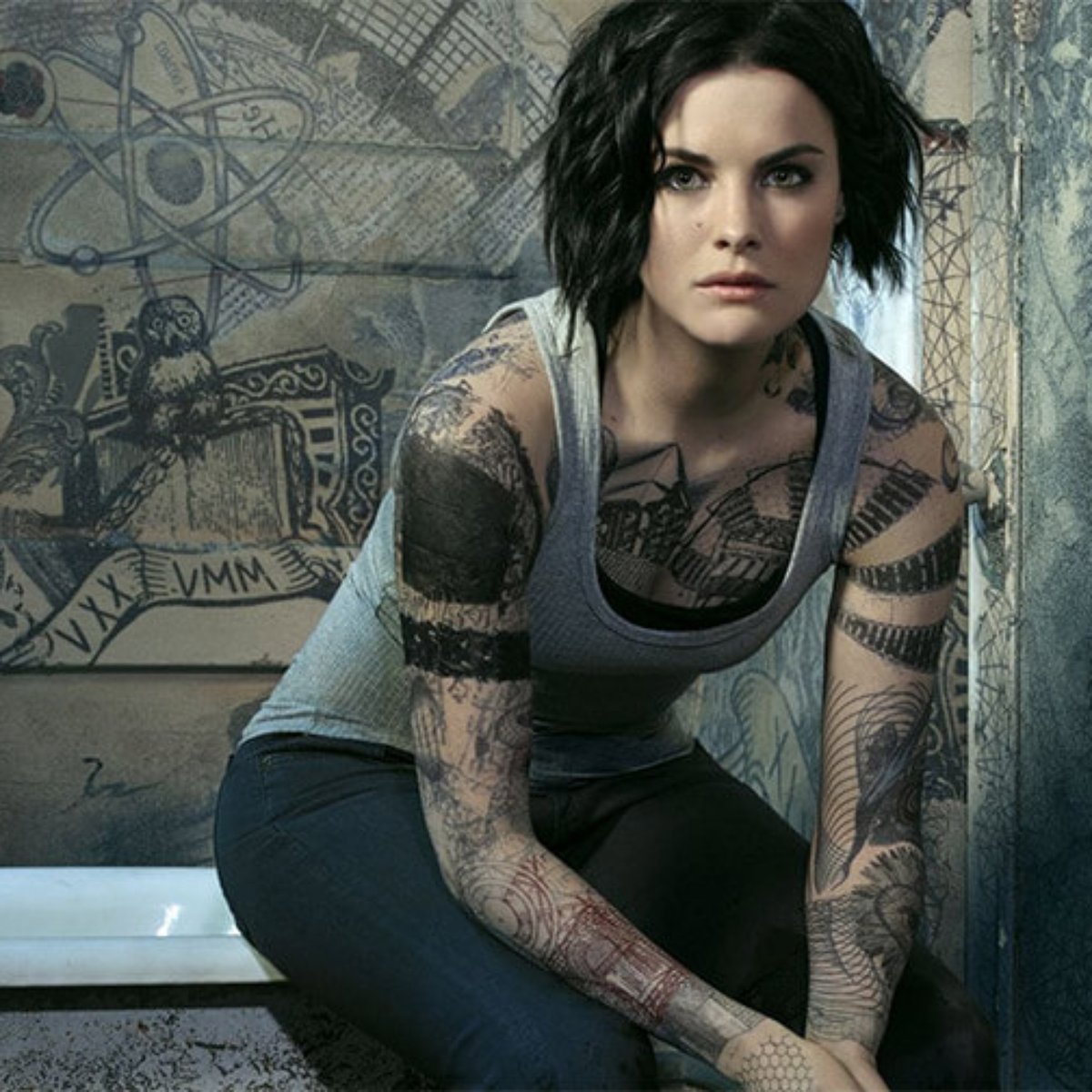 Atriz brasileira com tatuagem cabelo curto Blindspot E Sim Uma Das Series Mais Legais Da Netflix
