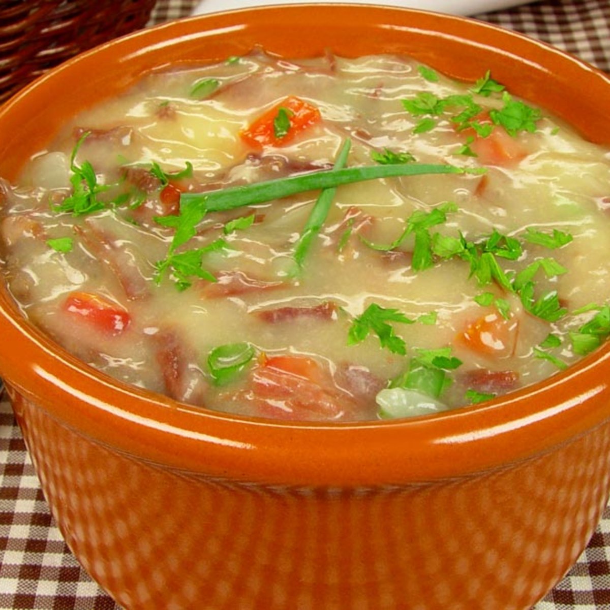 Caldinho De Mandioca Com Carne Seca Suba a sua foto de receita de caldo de mandioca com carne seca. caldinho de mandioca com carne seca
