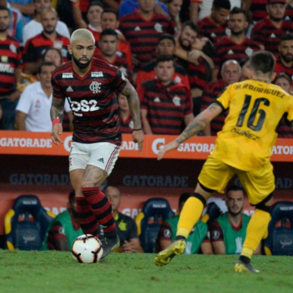 Vice De Futebol Registra Foguetorio Proximo Ao Hotel Do Flamengo