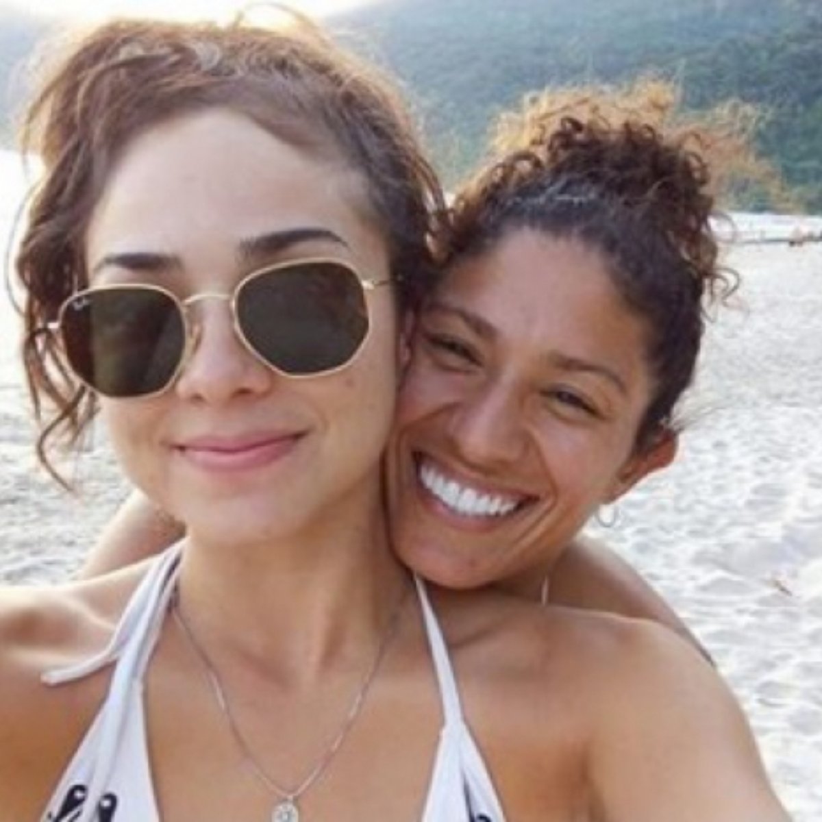 Atacante da Seleção, Cristiane engata romance com nova namorada