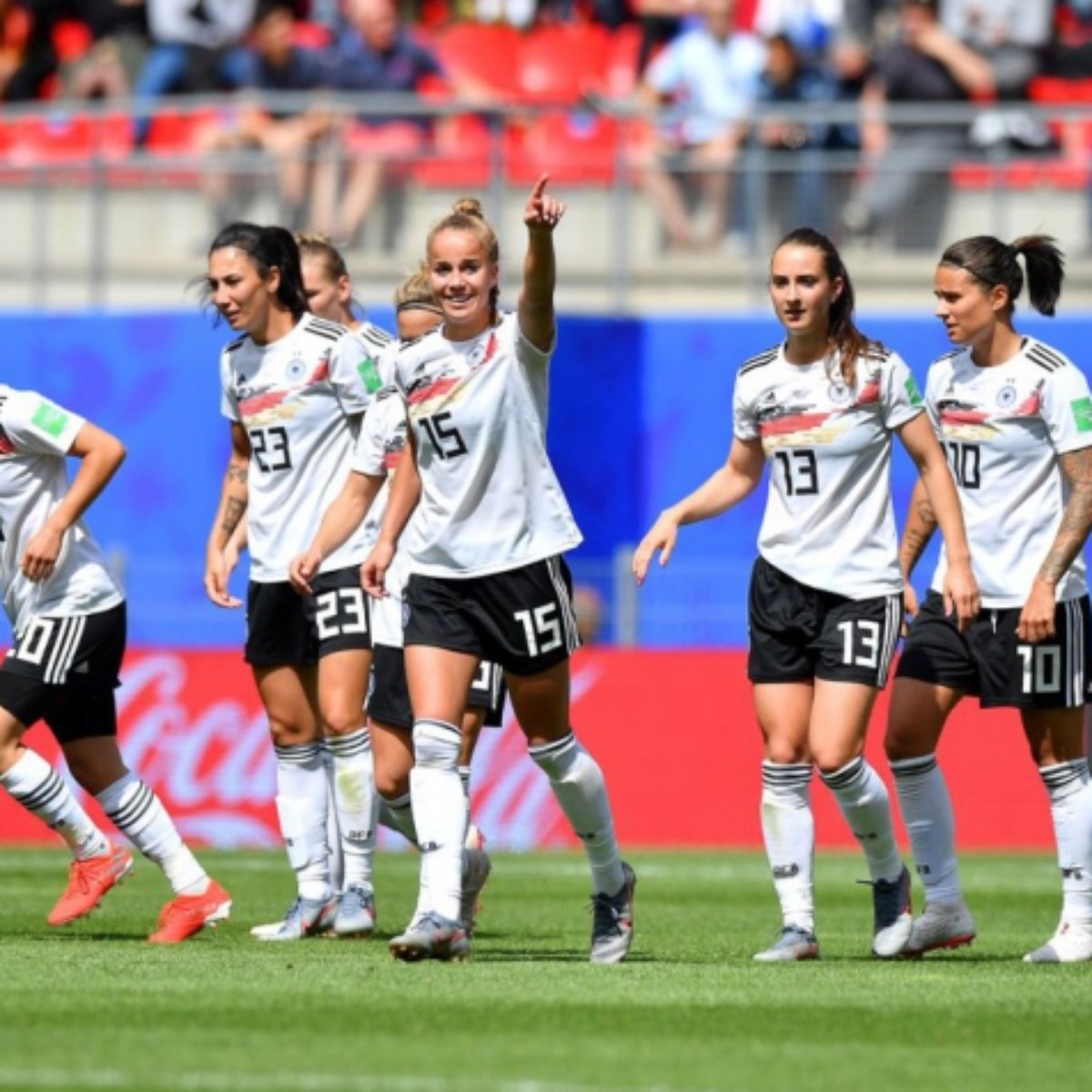 Alemanha Faz Golaco E Vence China Na Estreia