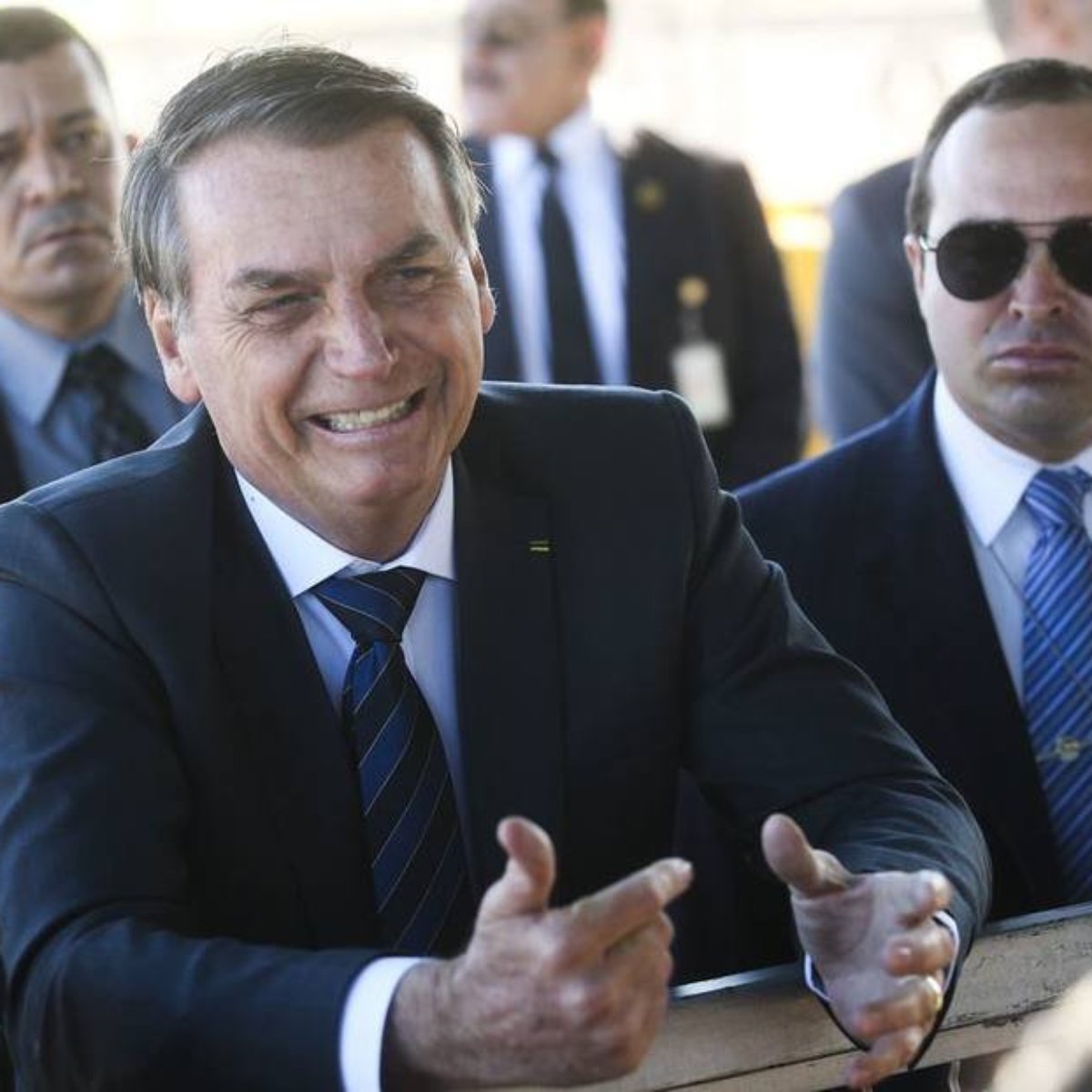 Pagina De Bolsonaro Ri De Ofensa A Primeira Dama Da Franca