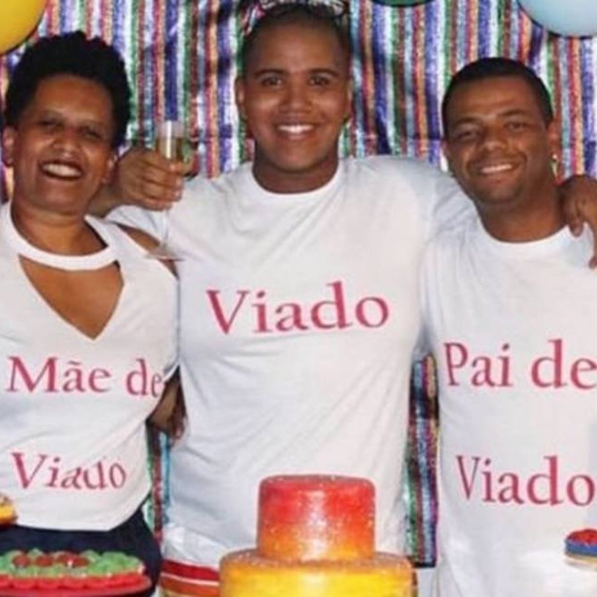 Pai E Mae Prestam Homenagem A Filho Lgbt Em Festa De Aniversario