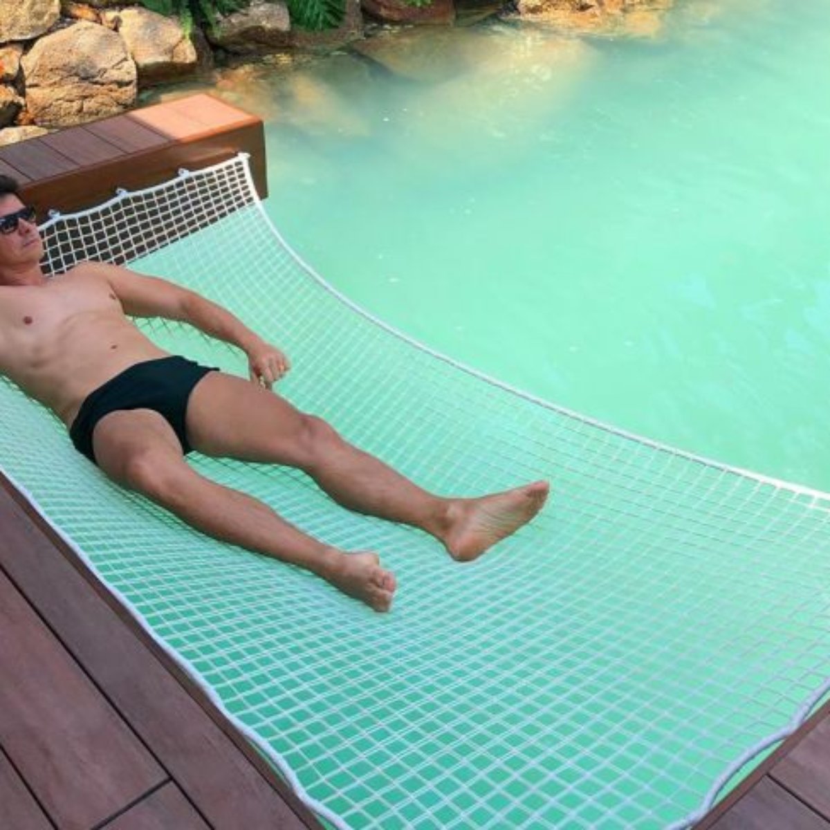 Que Luxo Rodrigo Faro Inaugura Piscina Aquecida Em Mansao