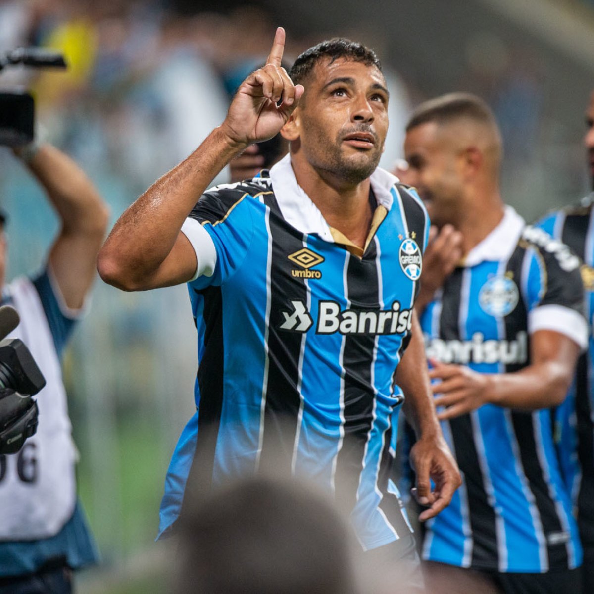 Diego Souza Estreia Com Gol E Gremio Goleia O Esportivo