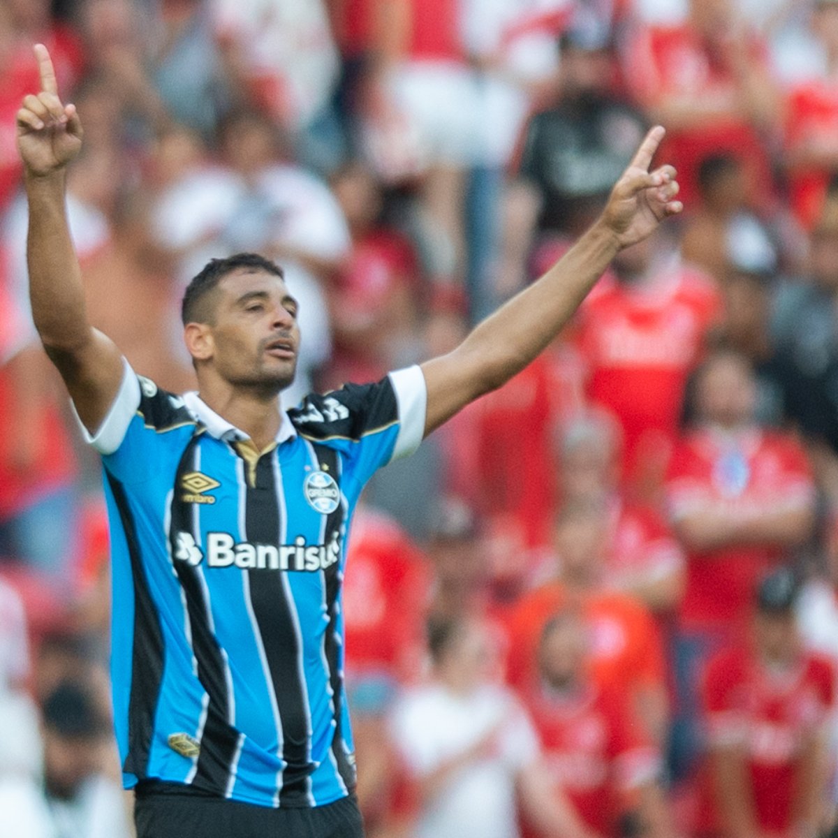 Diego Souza Marca No Fim E Gremio Elimina O Internacional